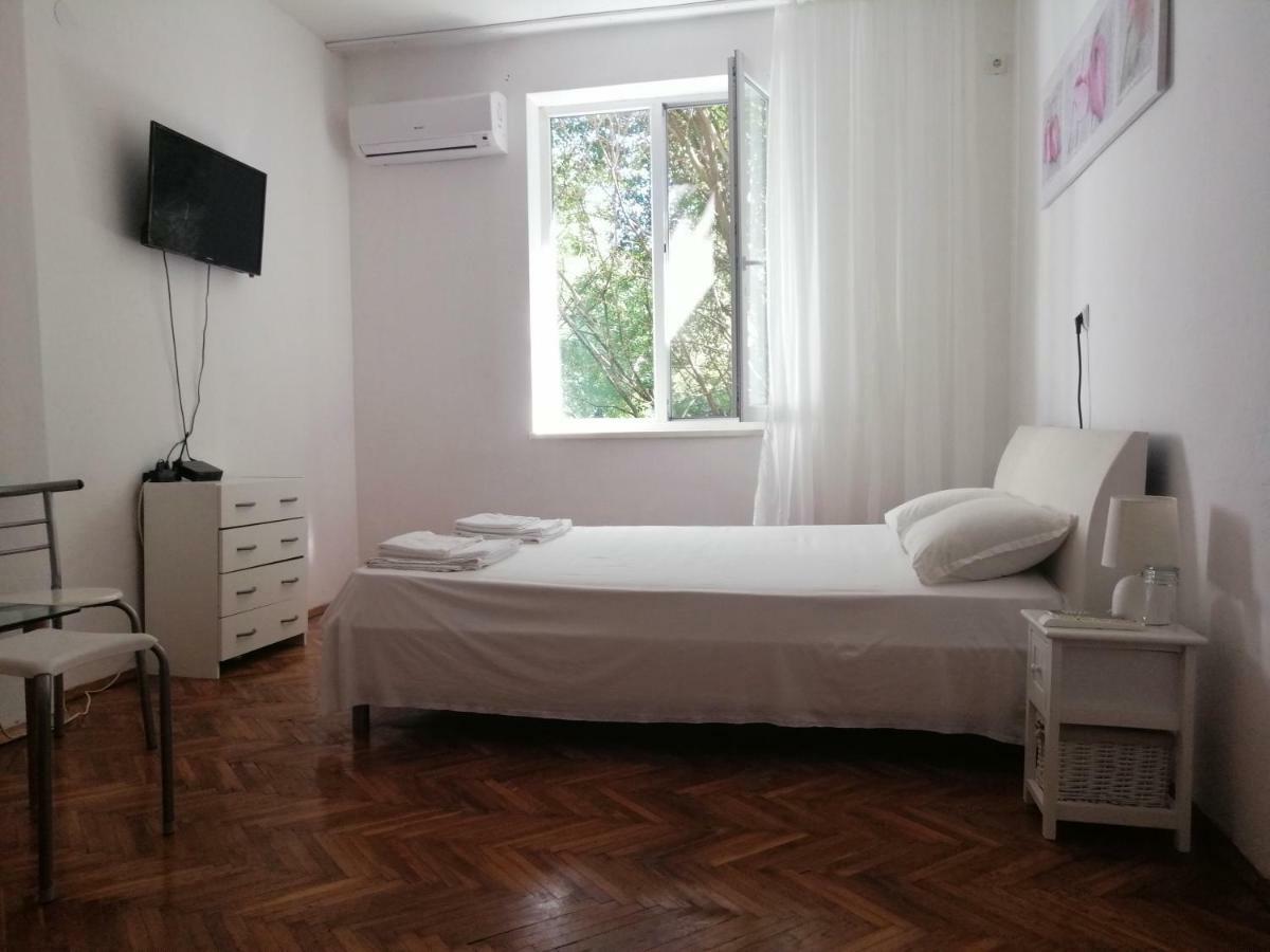 Top Location Near To City Center And Sea Garden Apartment Burgas Ngoại thất bức ảnh